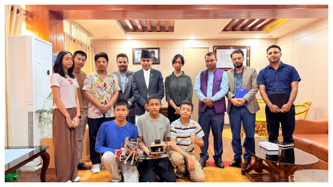 ‘एआई फर गुड ग्लोबल समिट’मा भाग लिने नेपाली विद्यार्थी टोली र सञ्चारमन्त्रीबिच भेट