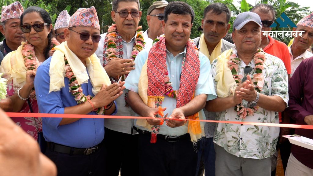 सुनझोडा खोलामा आफैले शिलान्यास गरेको पक्की पुलको सुनील शर्माले गरे उद्घाटन